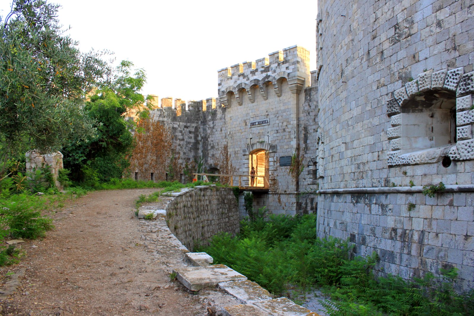 Mamula to okrągła wysepka na Adriatyku - Rondoni | Secret World Trip Planner