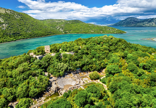Desvendando as camadas do Parque Nacional de Butrint: Uma viagem através do tempo e da natureza | Secret World Trip Planner