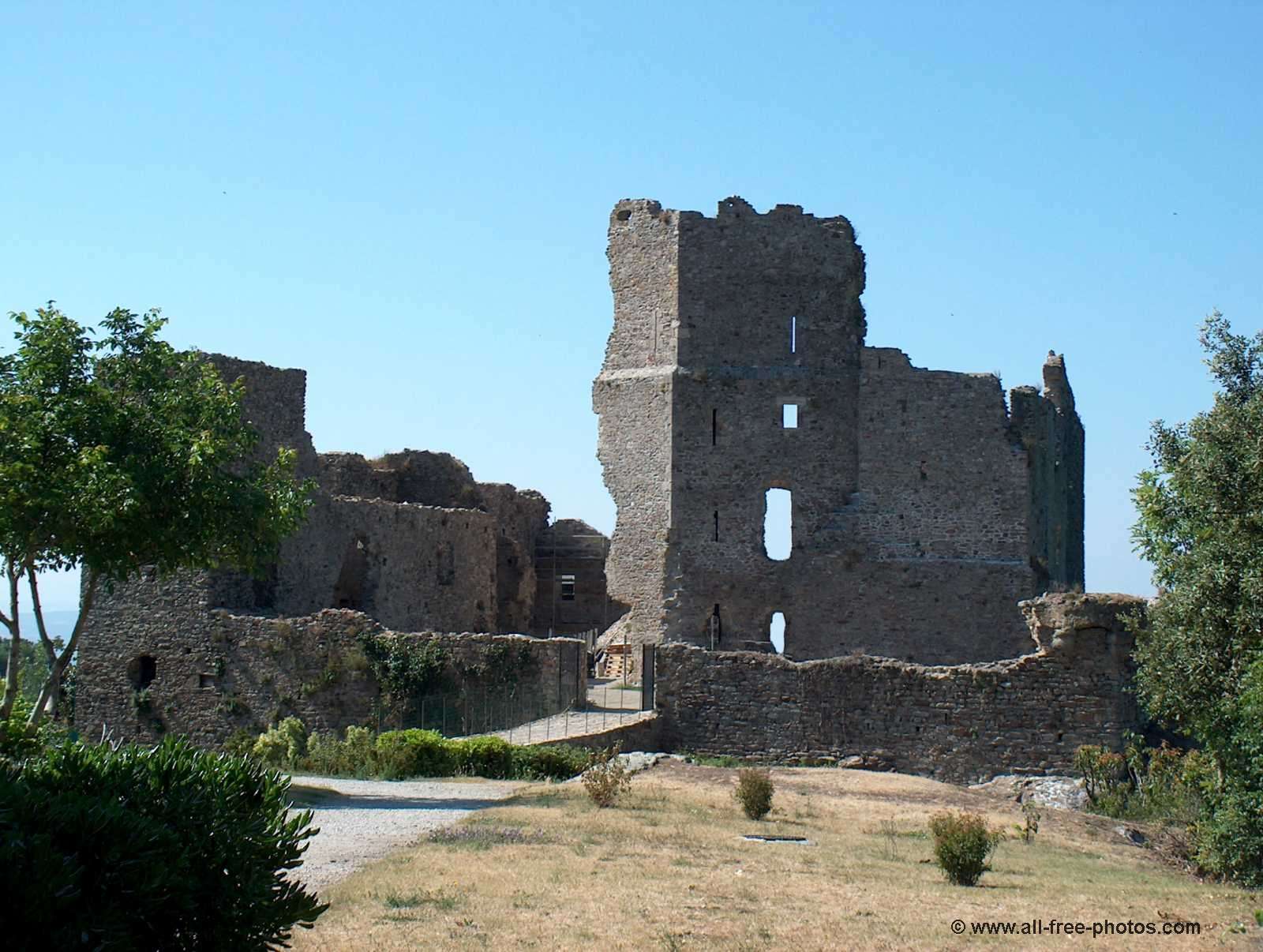 Schloss von Saissac - Saissac | Secret World Trip Planner