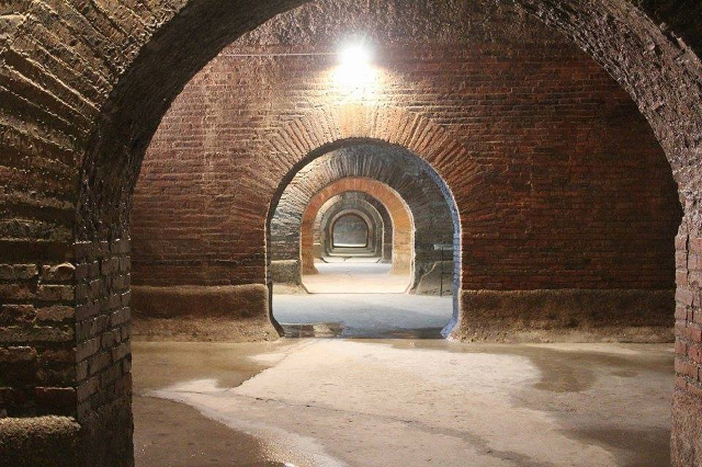 De grootste Romeinse stortbakken in Italië - Fermo | Secret World Trip Planner