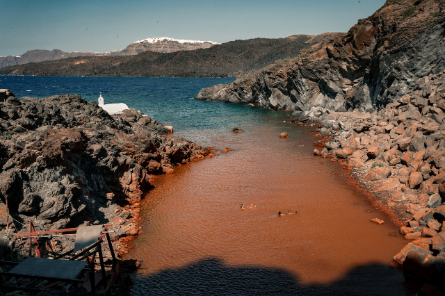 Ein wohltuendes Bad in Palea Kameni - Palia Kameni | Secret World Trip Planner