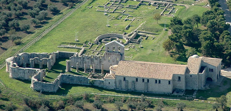 Abdij van de Heilige Drievuldigheid van Venosa - Venosa | Secret World Trip Planner