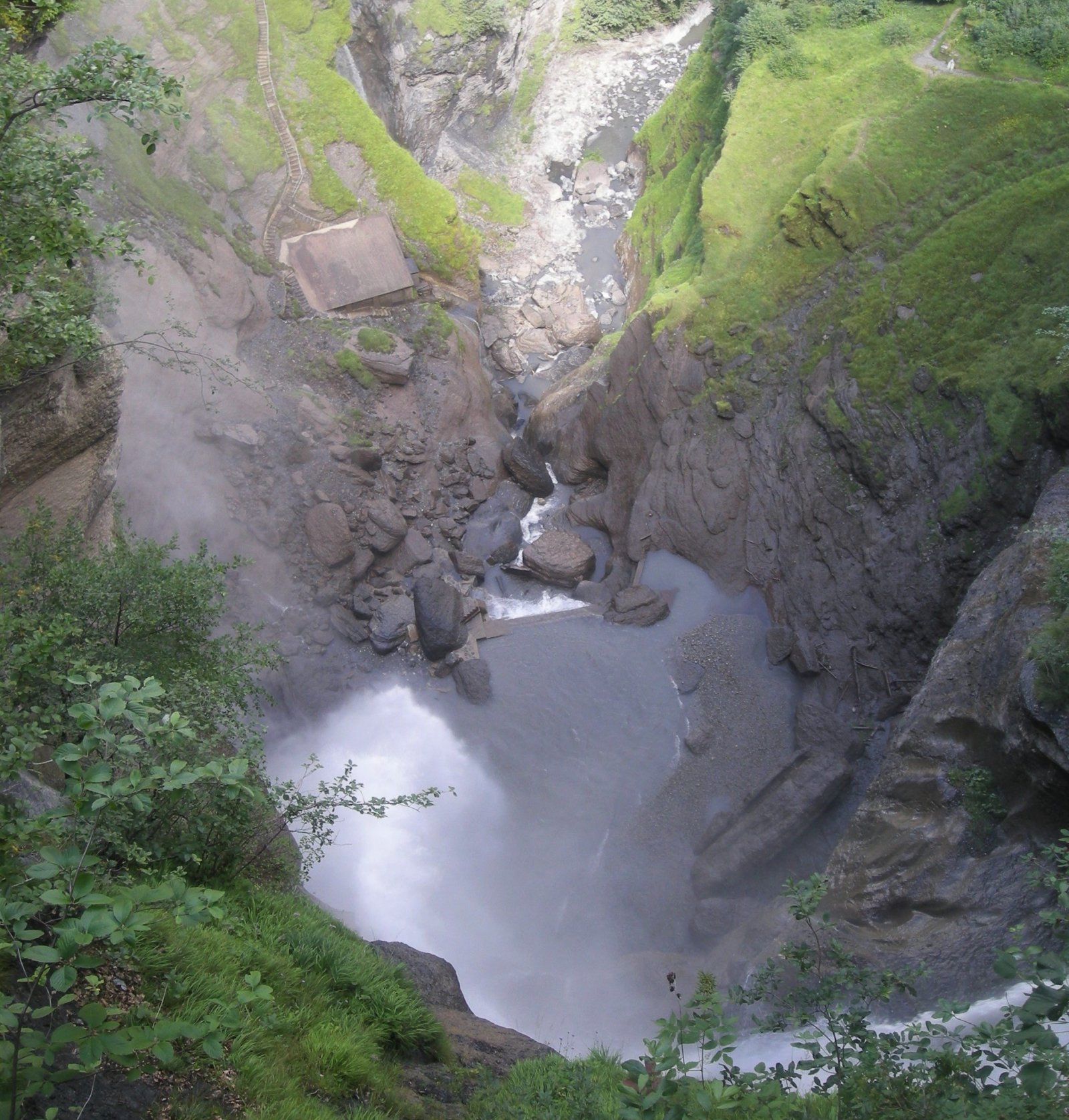 Cudowne wodospady na dworze Sherlocka Holmesa. - Schattenhalb | Secret World Trip Planner