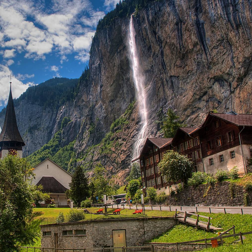 Lauterbrunnen Valley: Staubbach Falls - Lauterbrunnen | Secret World Trip Planner