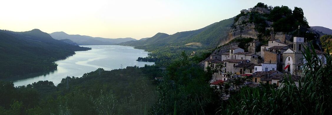 Il Lago Bomba e la splendida vista della Majella - Lago di Bomba | Secret World Trip Planner