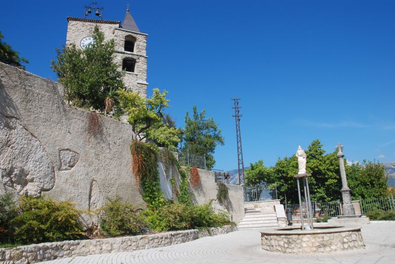 De klokkentoren en de klokkentoren. - Oliveto Citra | Secret World Trip Planner