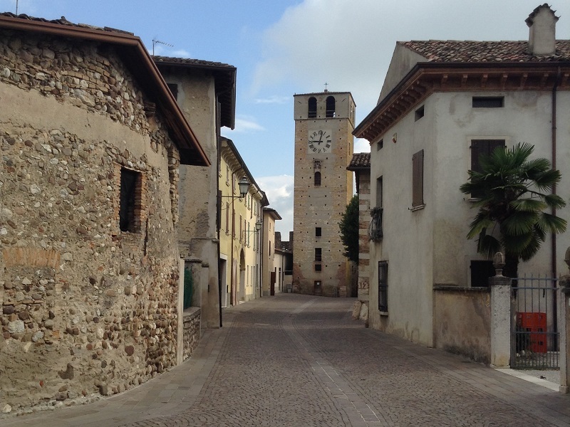 Кастелларо Лагуселло - Castellaro Lagusello | Secret World Trip Planner