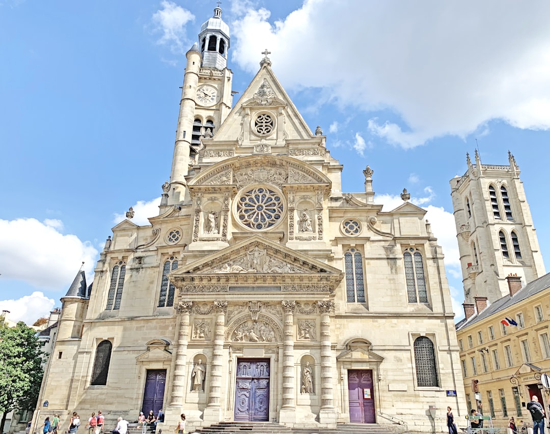 A igreja Saint-Étienne-du-Mont / Paris - Paris | Secret World Trip Planner