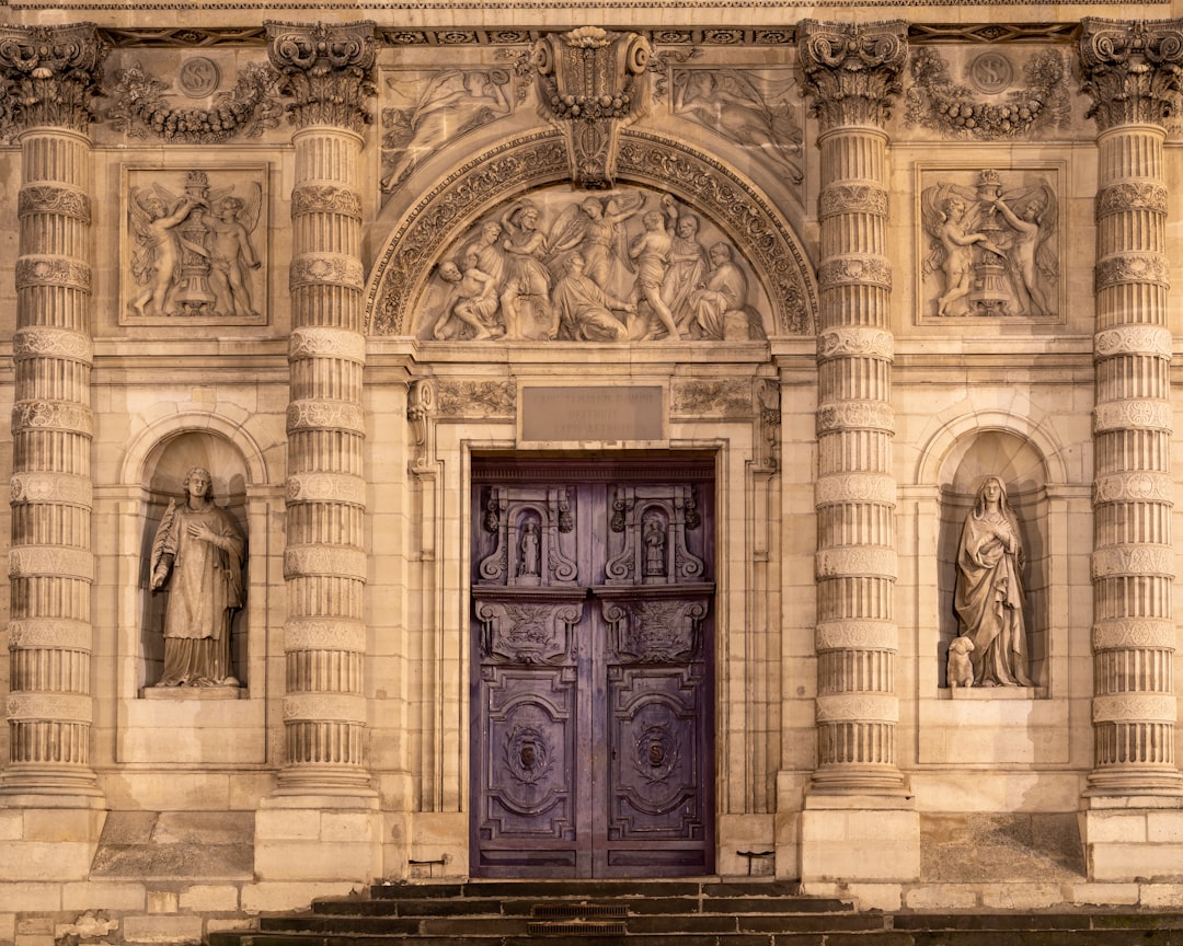A igreja Saint-Étienne-du-Mont / Paris - Paris | Secret World Trip Planner