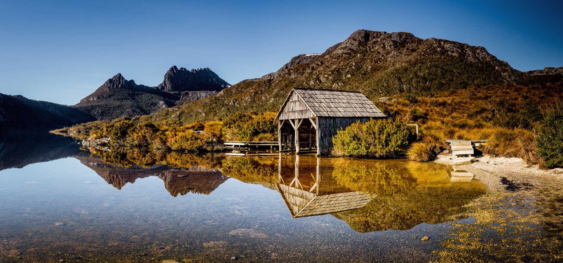 Dove Lake, ein ruhiger See in Nord-Zentral-Tasmanien — Cradle Mountain