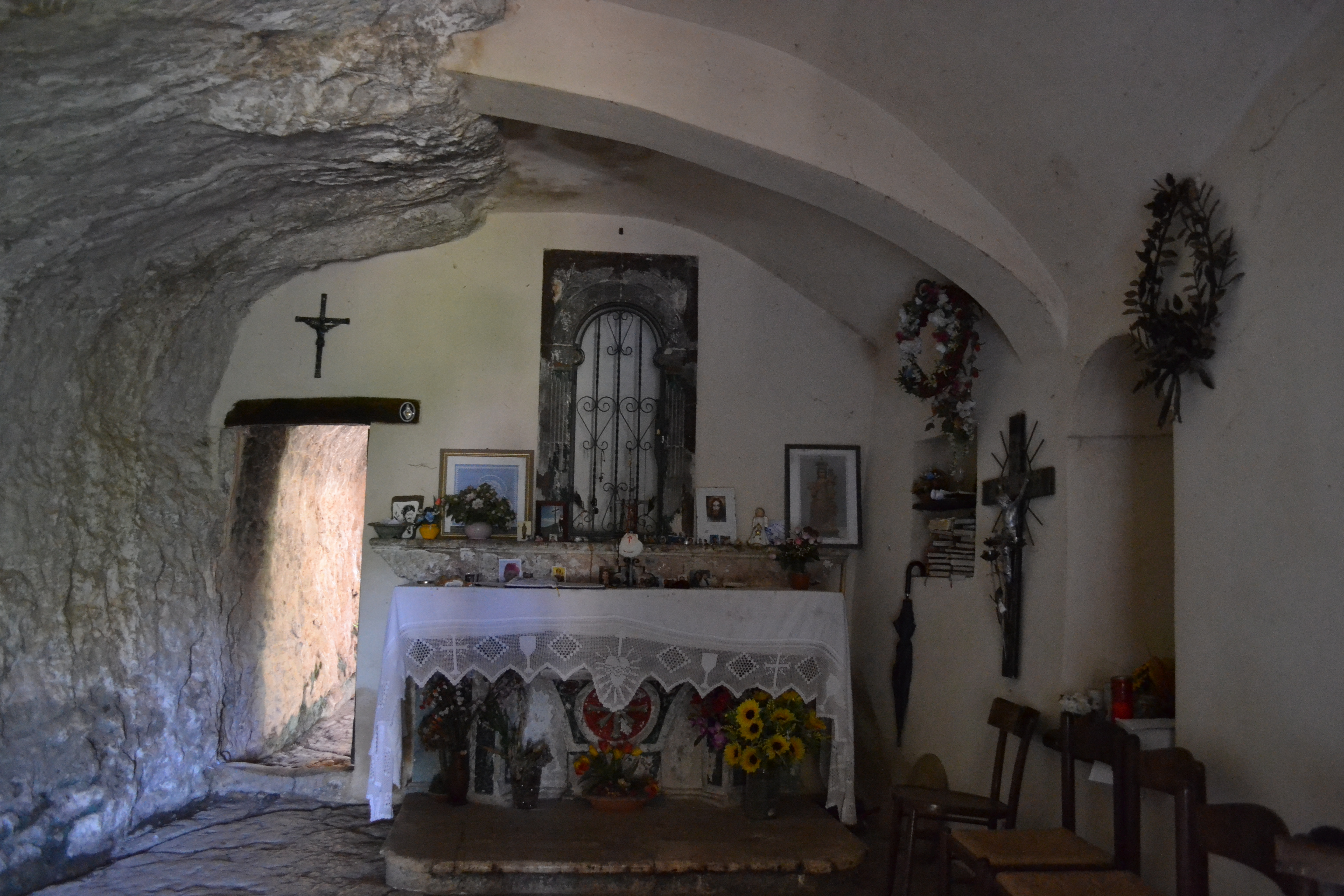Hermitage van Sint-Bartholomeus in Legio - Roccamorice | Secret World Trip Planner