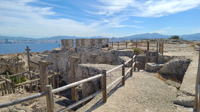 Fort Ratonneau - Marseille | Secret World Trip Planner
