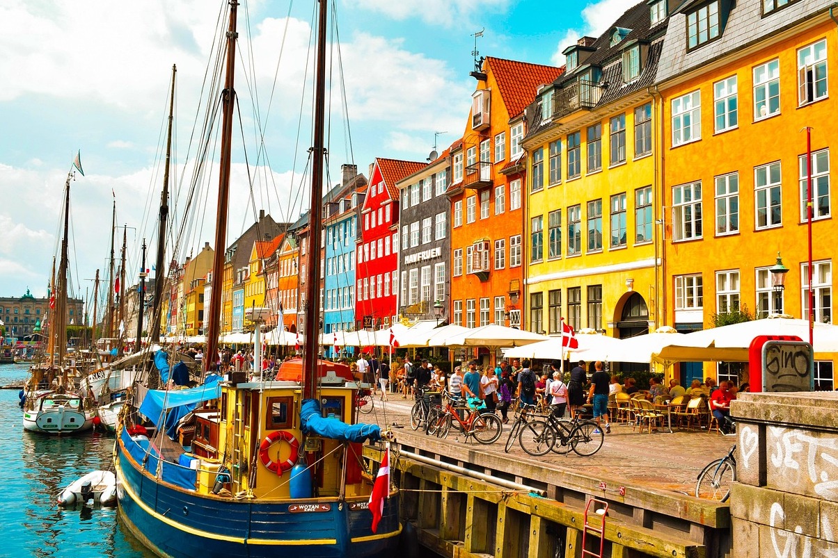 Nyhavn 은 코펜하겐의 아름다운 항구 지구입니다 - København | Secret World Trip Planner
