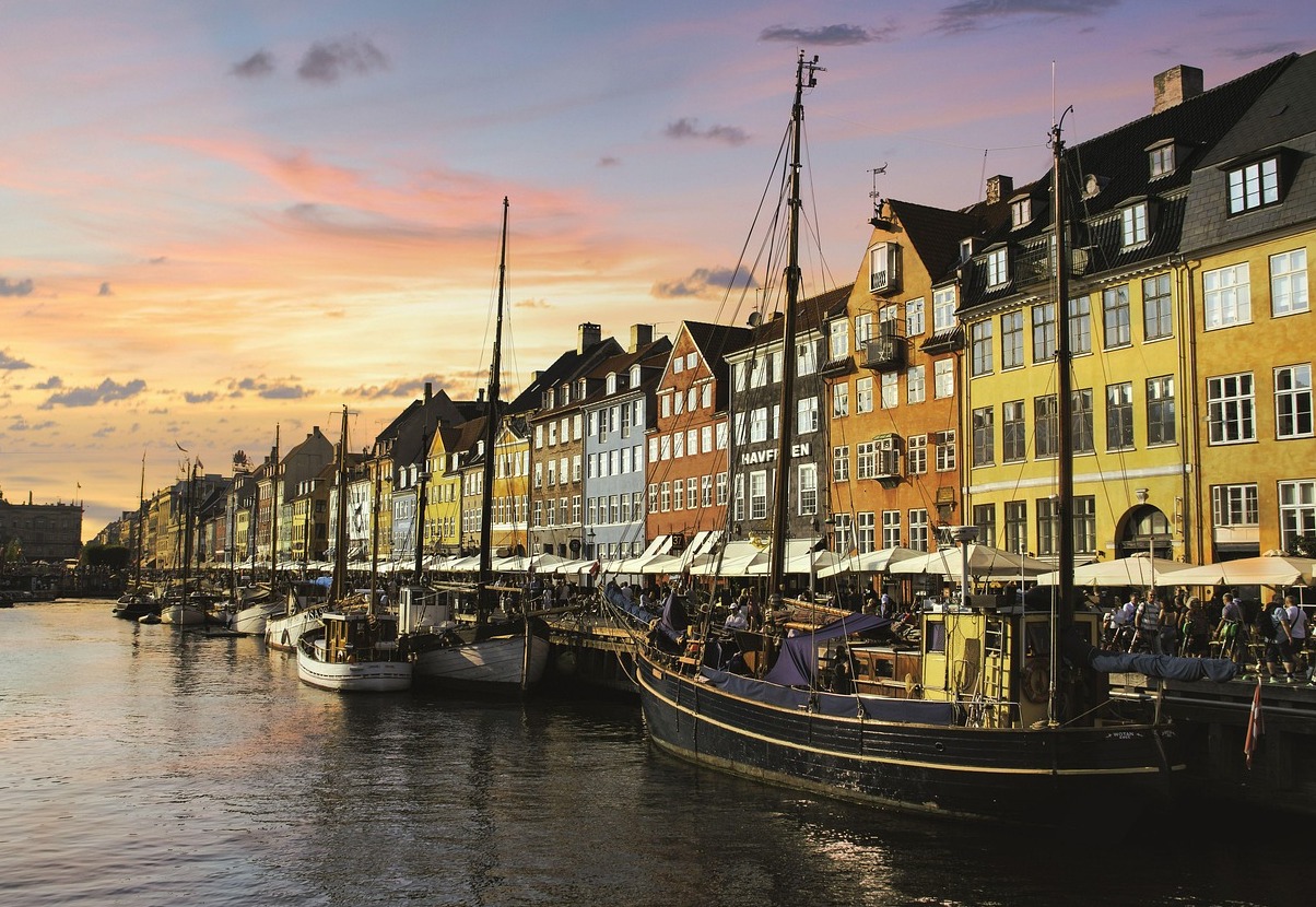 Nyhavn 은 코펜하겐의 아름다운 항구 지구입니다 - København | Secret World Trip Planner