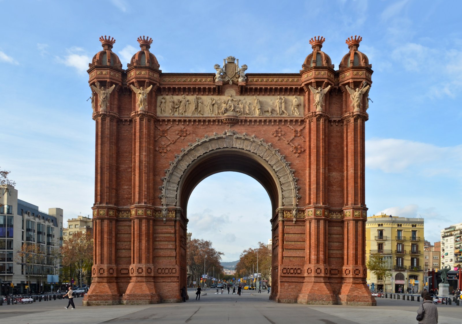 Barcelona| Arco de Triunfo del arquitecto Josep Vilaseca. - Barcelona | Secret World Trip Planner