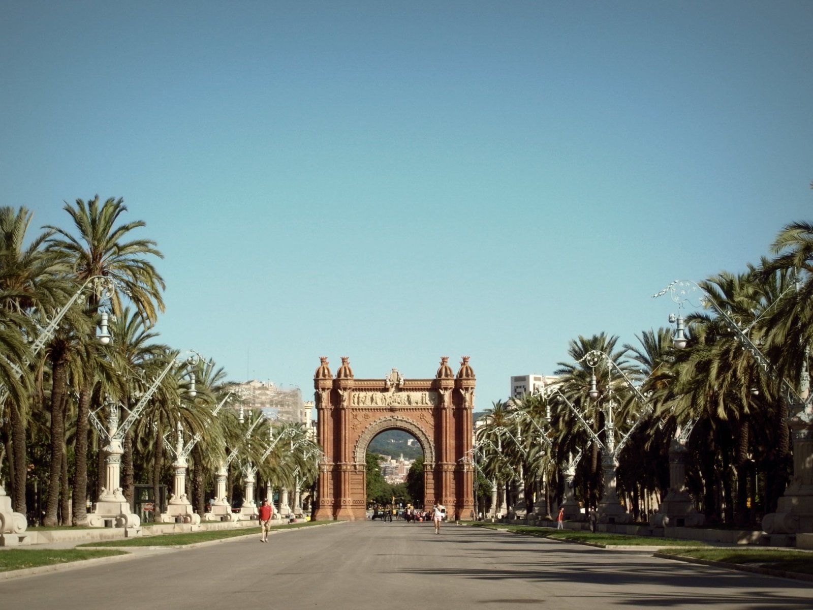 Barcelona| Arco de Triunfo del arquitecto Josep Vilaseca. - Barcelona | Secret World Trip Planner