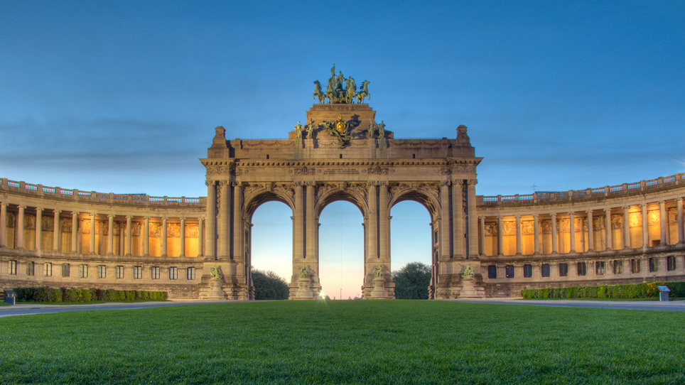 브루 셀레스에있는 Cinquantenaire 아치 - Bruxelles | Secret World Trip Planner