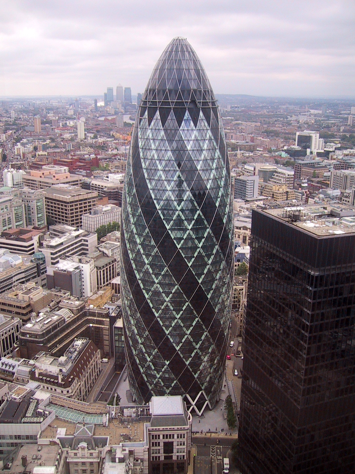 30 St. Mary Axe ist ein beliebtes Wahrzeichen der Stadt London - 30 St Mary Axe | Secret World Trip Planner