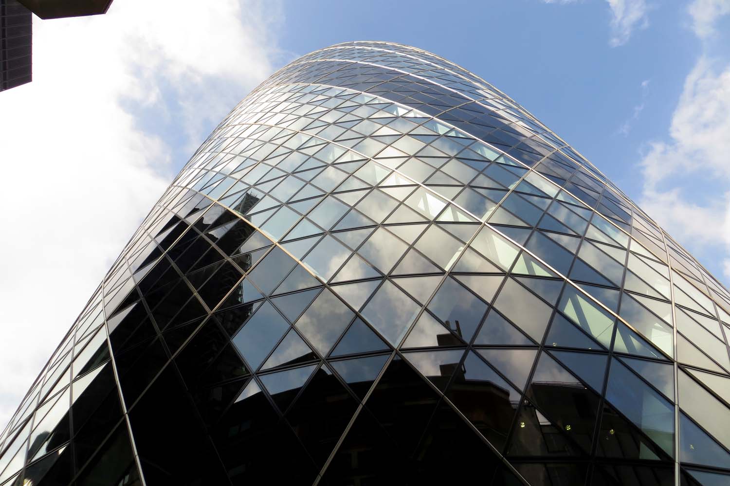 30 St. Mary Axe ist ein beliebtes Wahrzeichen der Stadt London - 30 St Mary Axe | Secret World Trip Planner