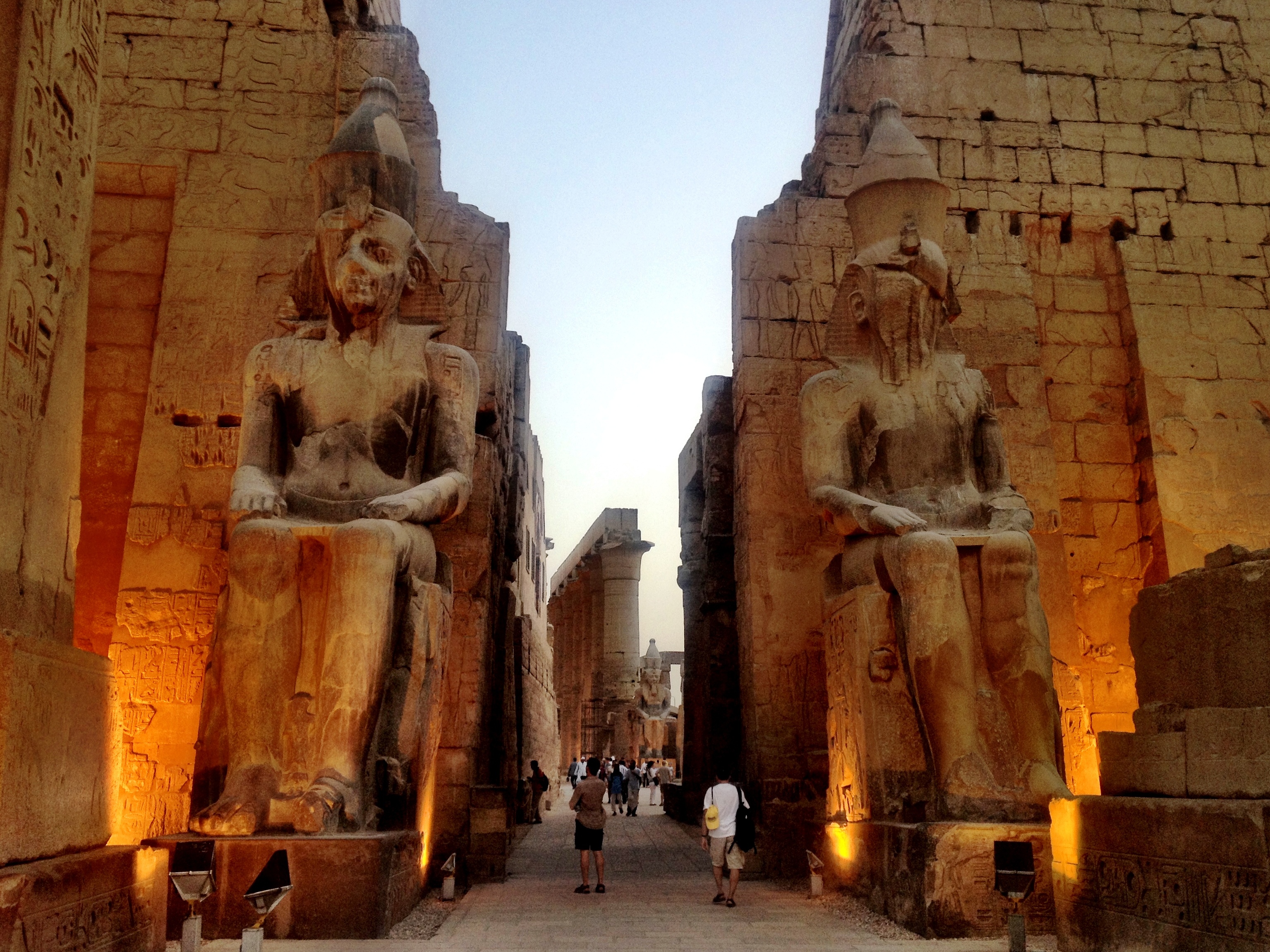 El templo de Luxor, un gran complejo de templos egipcios antiguos — Luxor