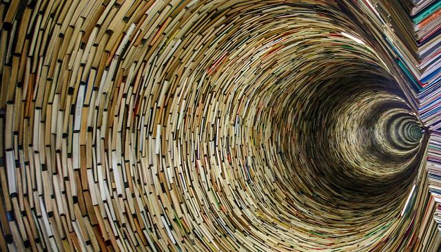 Idiom, el libro escultura - Mariánské nám. 1/98 | Secret World Trip Planner