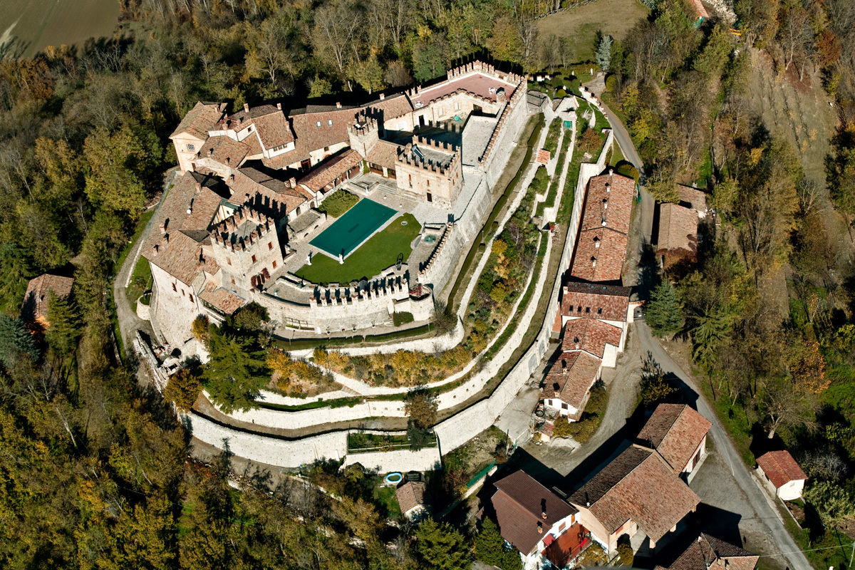 Zamek Montesegale - Montesegale | Secret World Trip Planner