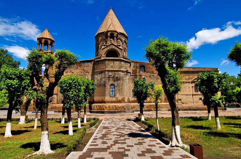 Kathedraal Van Echmiadzin - Echmiadzin | Secret World Trip Planner