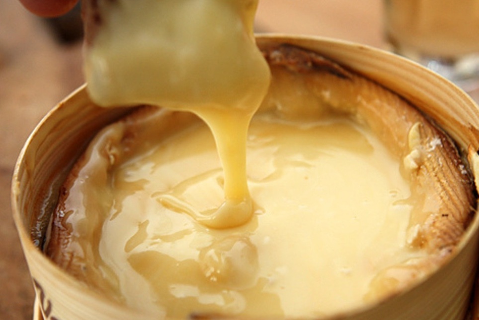 Mont d'Or: a French cheese made from raw milk - Lajoux | Secret World Trip Planner