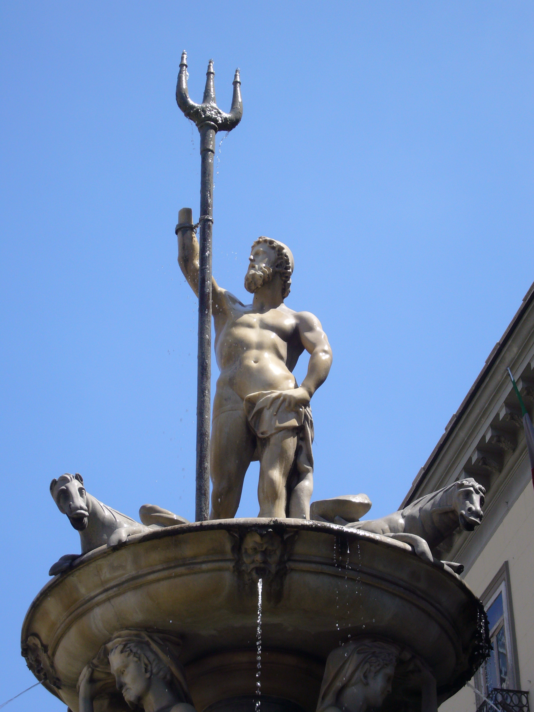 The Neptune Fountain - Napoli | Secret World Trip Planner