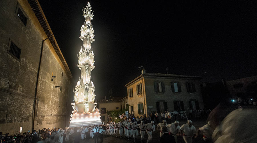 Máquina Santarosa - Viterbo | Secret World Trip Planner