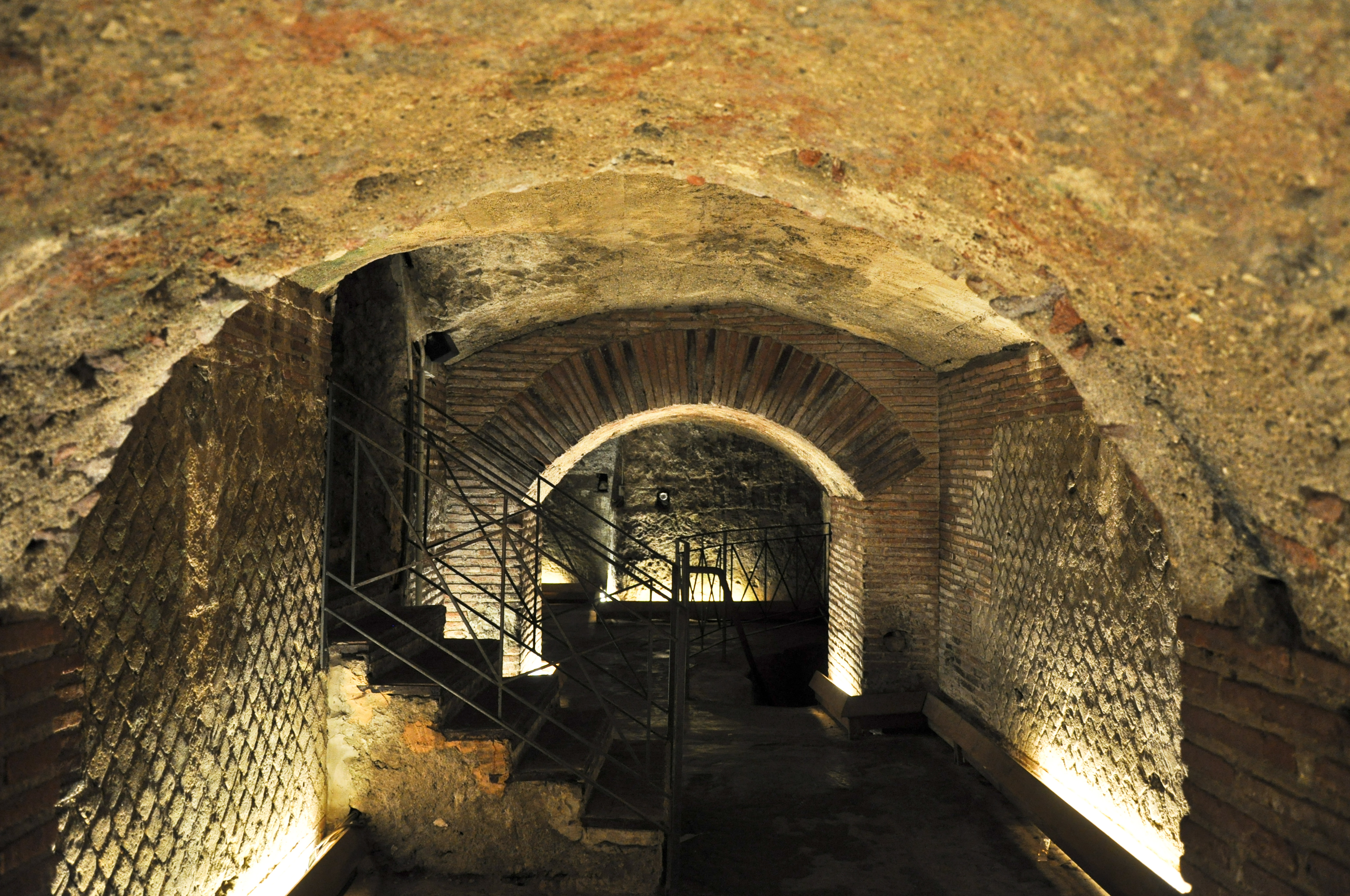 Het Grieks-Romeinse theater van Neapolis - Napoli | Secret World Trip Planner