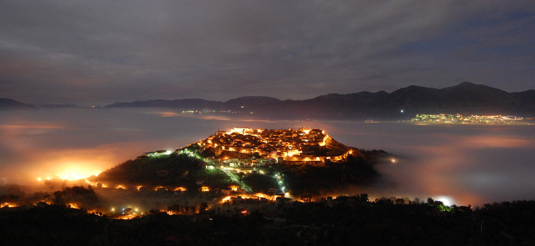 Dorf Teggiano - Teggiano | Secret World Trip Planner