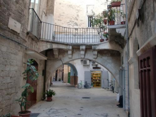 Boog der Wonderen - Bari | Secret World Trip Planner