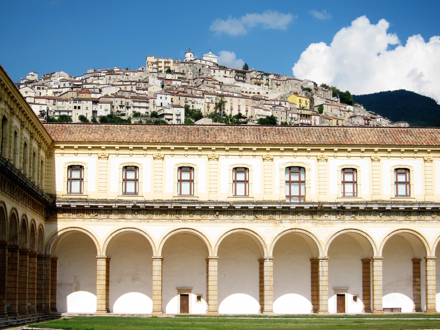 Charterhouse van Padula - een architectonisch hoogstandje - Padula | Secret World Trip Planner