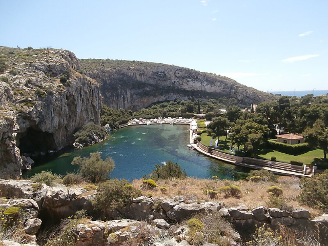 불리아그메니 호수 - Lake Vouliagmeni | Secret World Trip Planner
