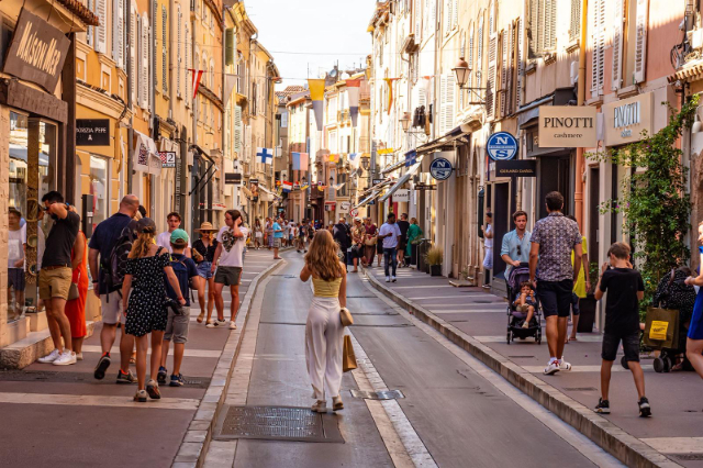 Улица Гамбетта, торговая улица - Saint-Tropez | Secret World Trip Planner