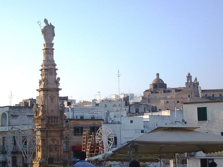 奥斯图尼方尖碑 - Ostuni | Secret World Trip Planner