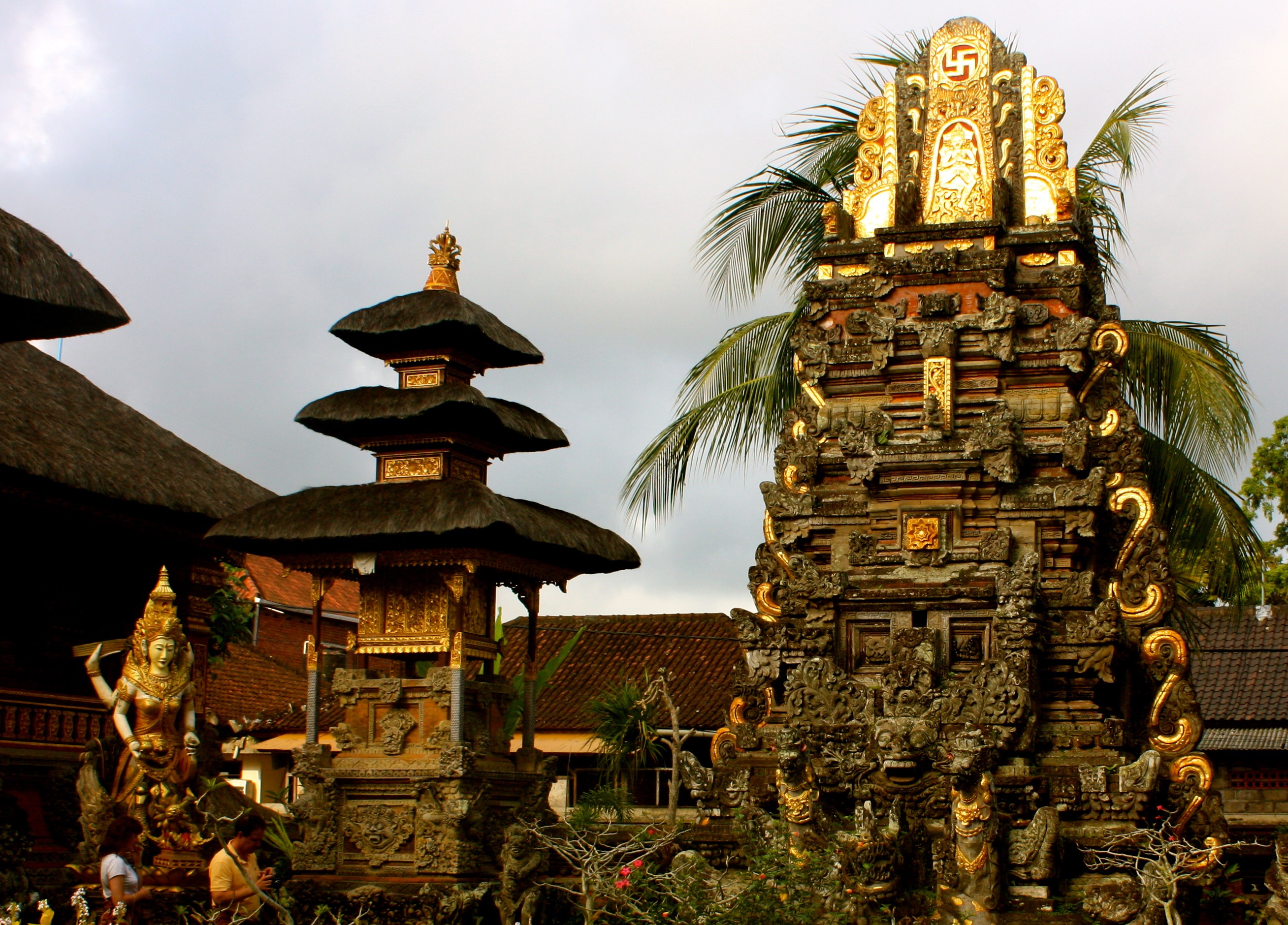 Bali: Der Pura Taman Saraswati, ein wunderschöner Wassertempel - Kabupaten Gianyar | Secret World Trip Planner