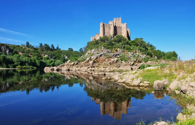 Zamek Almourol - Praia do Ribatejo | Secret World Trip Planner
