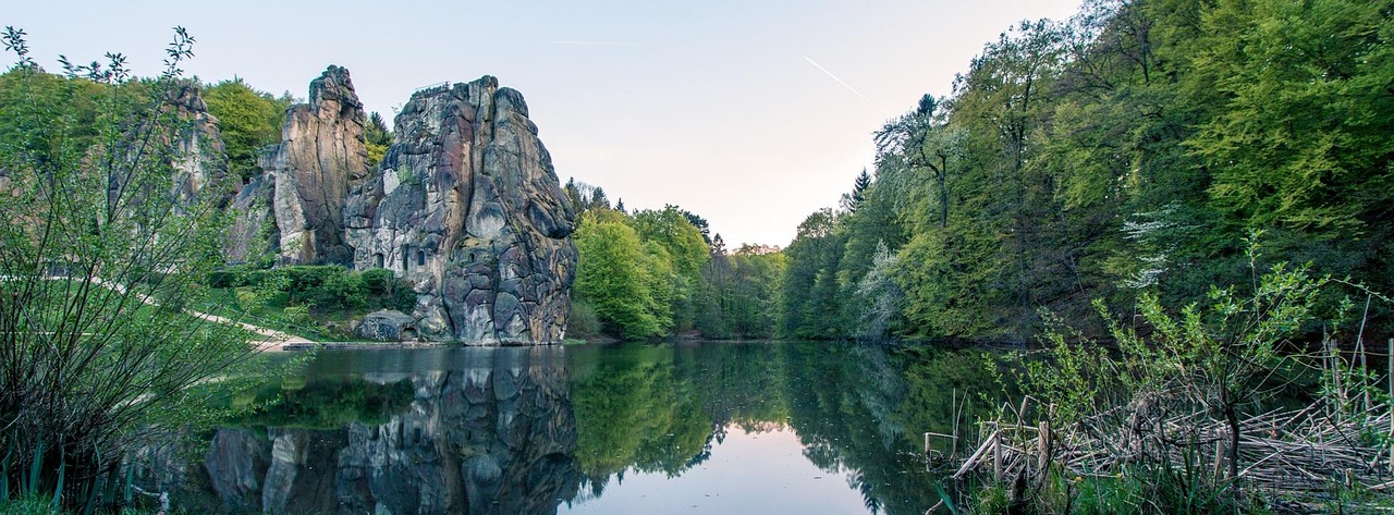 Externsteine：リッペの星の石 - Horn-Bad Meinberg | Secret World Trip Planner