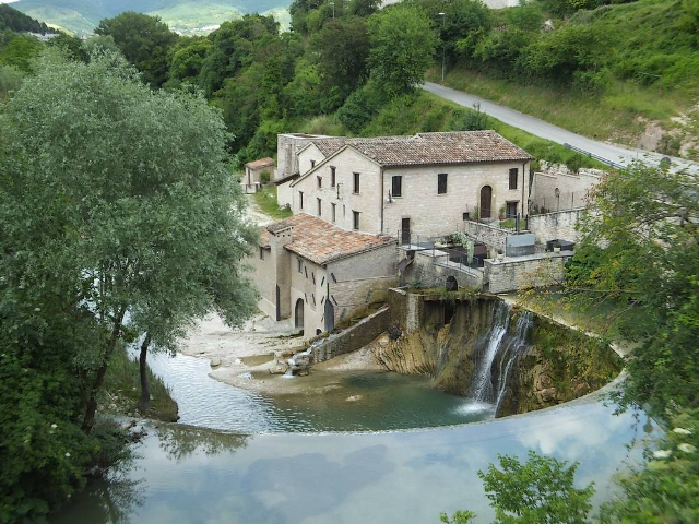 De molen van de Marena - Sassoferrato | Secret World Trip Planner