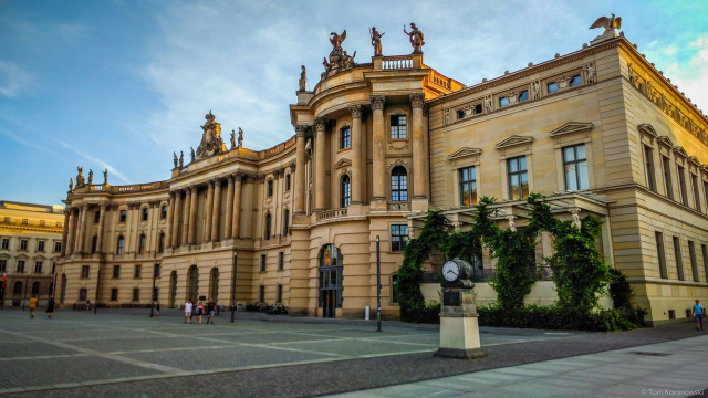 Bebelplatz en Boekverbrandingsmonument - Berlin | Secret World Trip Planner