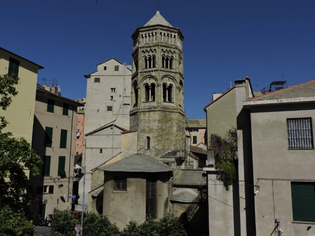 De toren van de kerk van San Donato - Genova | Secret World Trip Planner