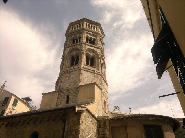 De toren van de kerk van San Donato - Genova | Secret World Trip Planner