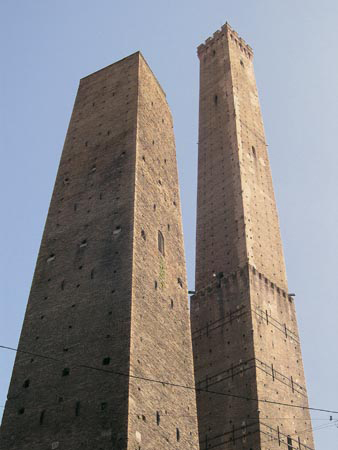 Ezeltoren - Bologna | Secret World Trip Planner