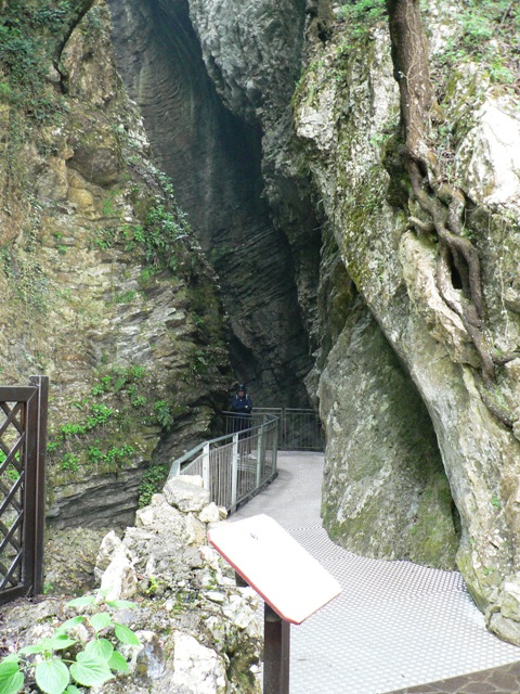 Grotta cascata Del Varone - Cologna | Secret World Trip Planner