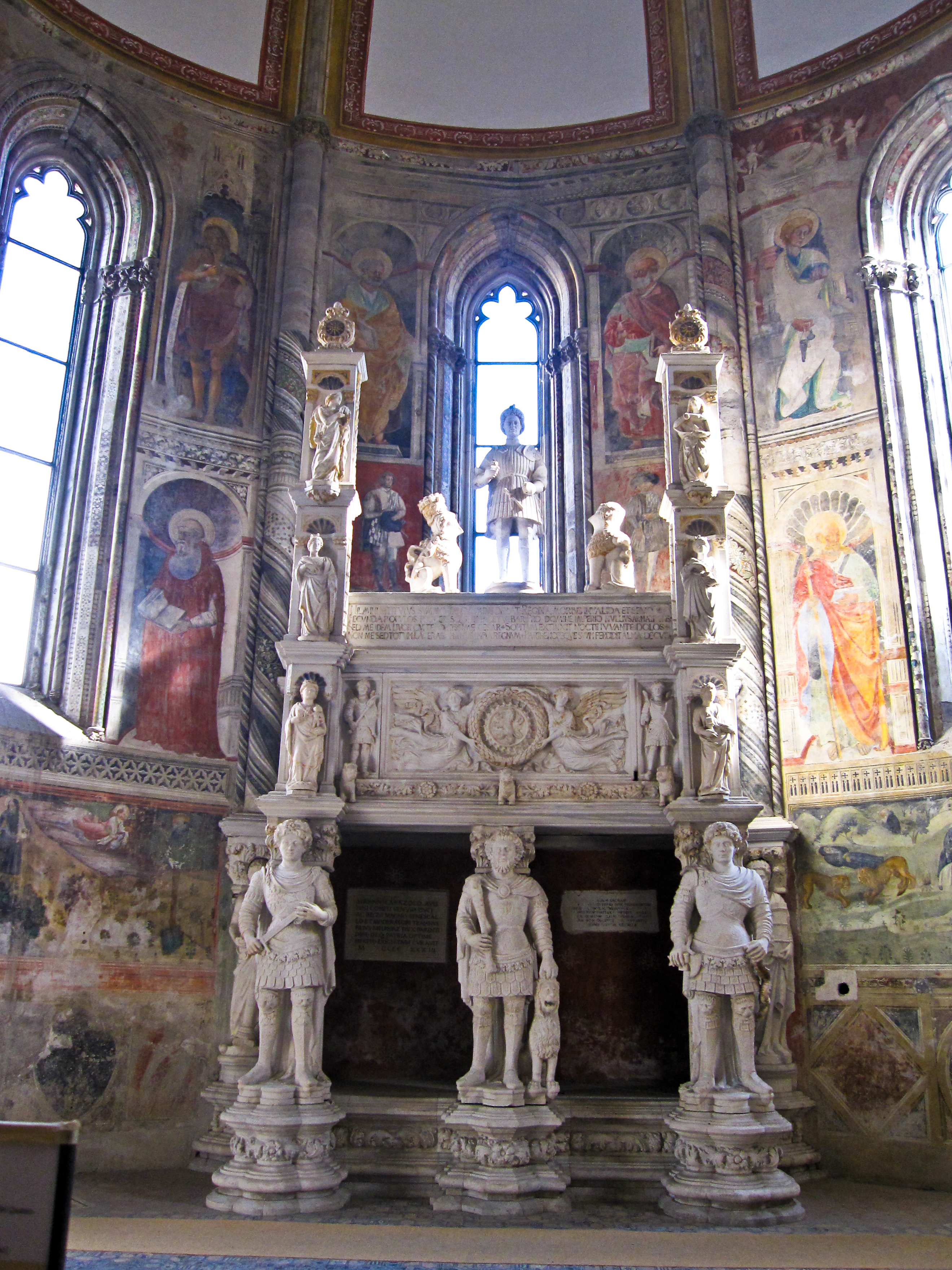 Kerk van San Giovanni a Carbonara - Napoli | Secret World Trip Planner
