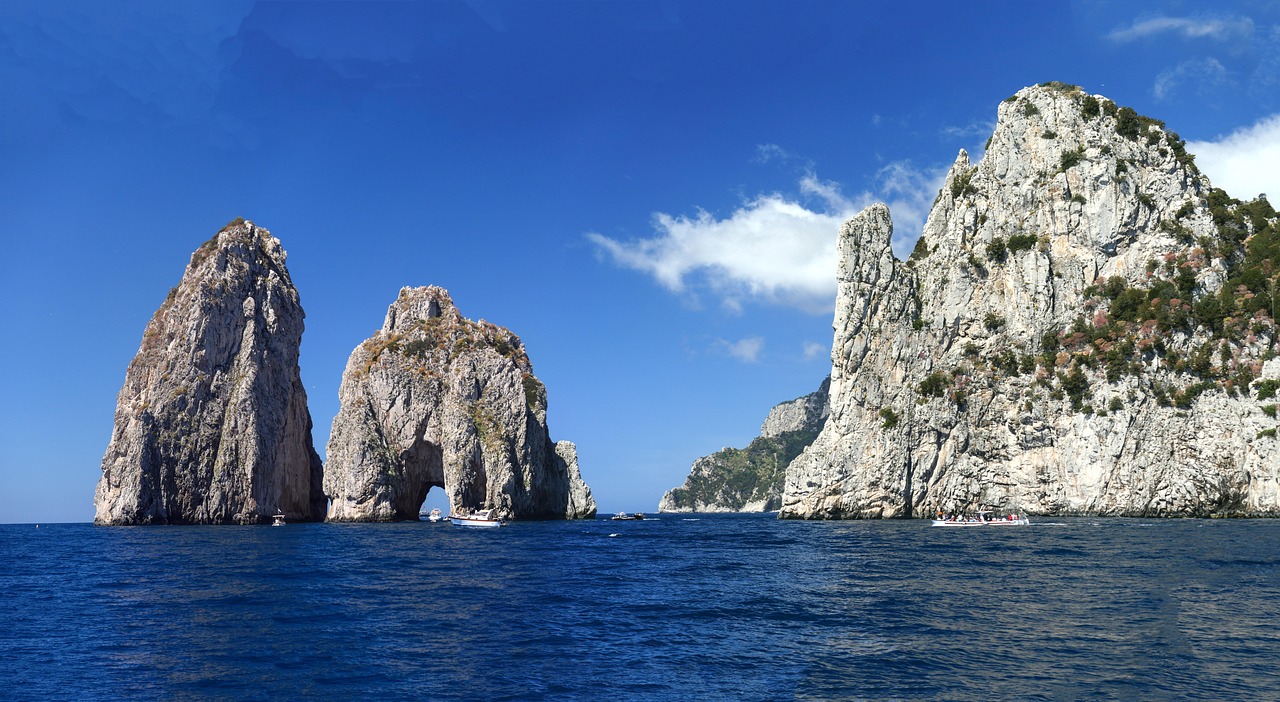 卡普里岛，那不勒斯湾的一个宏伟的岛屿 - Capri | Secret World Trip Planner