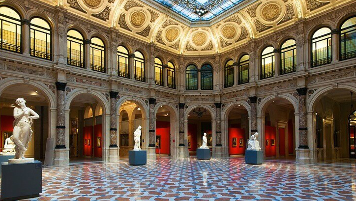 Galleries of Italy - Piazza Scala - Milano | Secret World Trip Planner