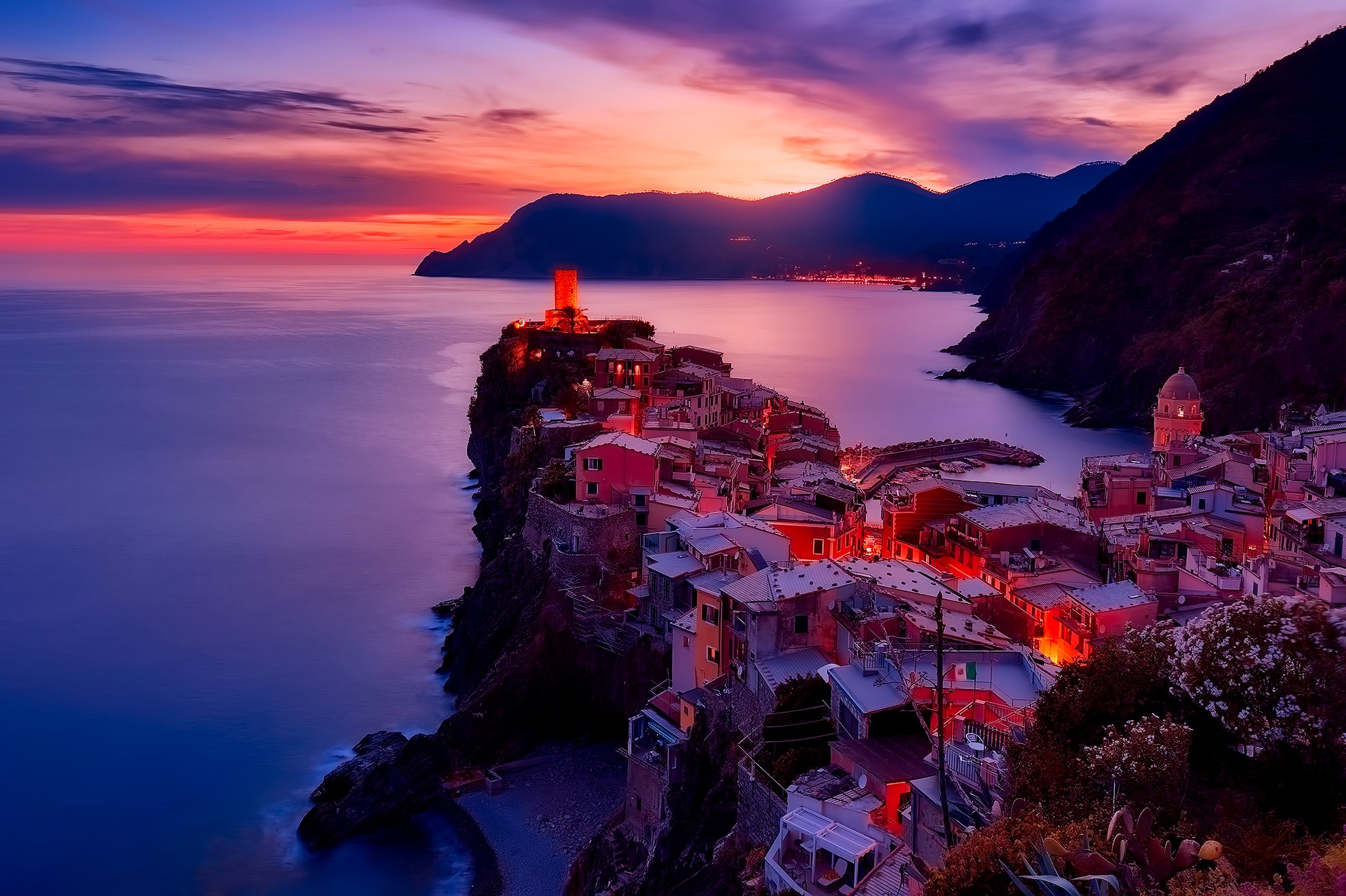 하늘과 땅 사이, 친퀘테레 - Vernazza | Secret World Trip Planner